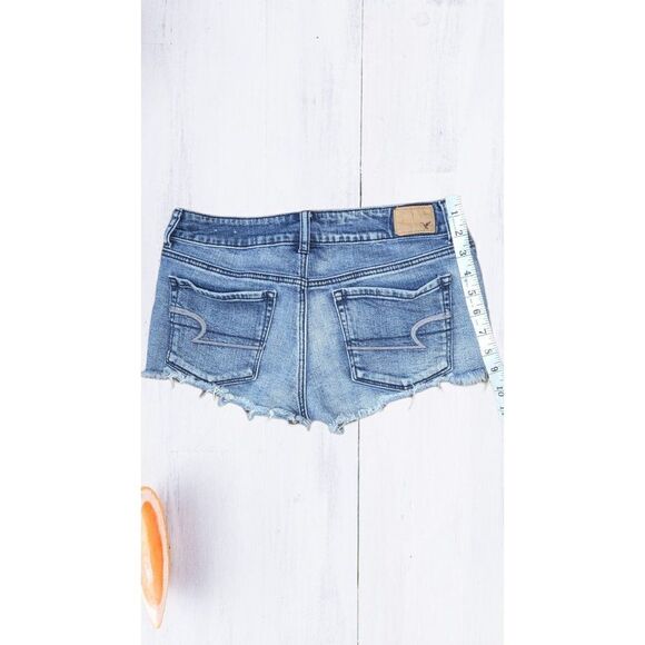 American Eagle Shorts Women Sz 6 Shortie Style Blue Denim Frayed‎ Distressed - Picture 4 of 6